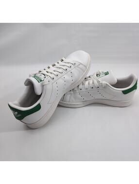 Size 7.5 - Adidas Stan Smith w/iconic green accents on the heel tab